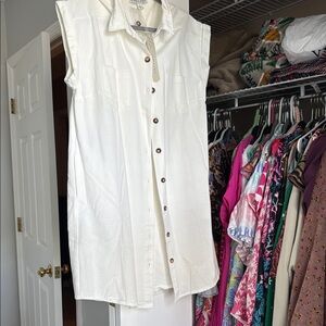 White SHE + SKY Sleeveless Button-Up dress